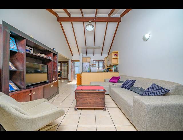3 BEDROOM SIMPLEX FOR SALE IN COWIES HILL
